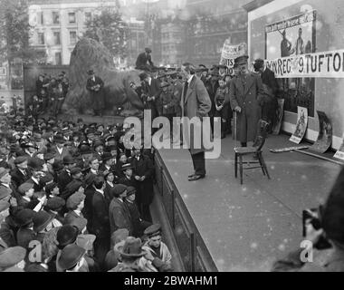 Gerald Du Maurier reclutando in piazza Trafalgar Foto Stock