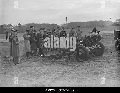 Dimostrazione a Mons Barracks , Aldershot , con la Royal Horse Artillery Mechanised Unit che dimostra la procedura di incendio . 4 febbraio 1938 Foto Stock