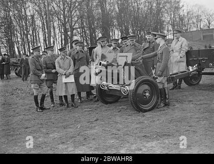 Dimostrazione a Mons Barracks , Aldershot con l'unità meccanizzata di artiglieria a Cavallo reale 4 febbraio 1938 Foto Stock