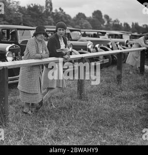 East Berks Maidenhead Horse Show la signora Vlasto e sua figlia . La Contessa di Northesk 1930 Foto Stock