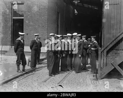 I volontari della Royal Naval si mobilitano Foto Stock