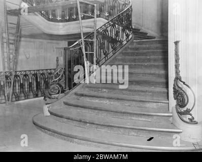 La grande scalinata a bordo del RMS Aquitania, che era un transatlantico Cunard Line Foto Stock