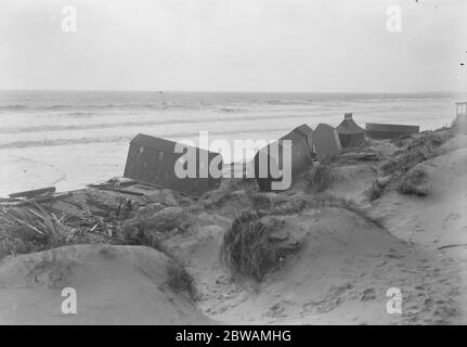 Il relitto di capanne da bagno a Littlehampton dopo la Grande tempesta . 1925 Foto Stock