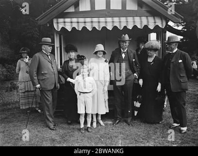 Garden Fete a Arnos Grove , Southgate in aiuto del Royal Northern Hospital Lord Inverforth , Sir Thomas Lipton , Lady Inverforth e il tenente colonnello A Willis Foto Stock