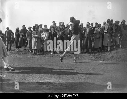 Ladies Golf Union English Ladies Close Golf Championship al Seacroft Golf Club , Skegness Miss Mary Johnson ( Hornsea ) si allena . Foto Stock