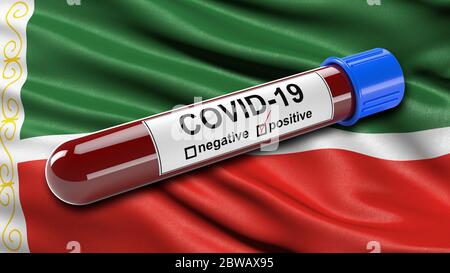 Bandiera della Repubblica cecena che sventolava nel vento con una provetta per il prelievo ematico Covid-19 positiva. Foto Stock