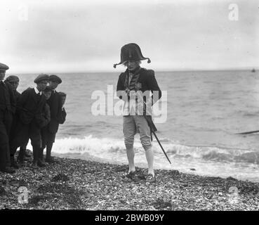 Re - sparare il film di Nelson che è stato distrutto da un incendio. Il sig. Donald Calthrop, in qualità di ammiraglio Nelson, sulla spiaggia. 14 luglio 1918 Foto Stock