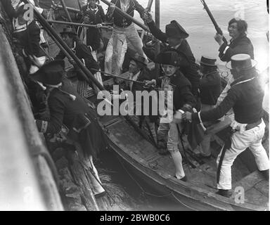 Re - sparare il film di Nelson che è stato distrutto da un incendio. Nelson e i suoi uomini che assaltano la Mole (a Littlehampton ) il 16 luglio 1918 Foto Stock