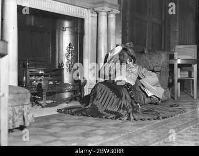 Al Claridge' s Hotel , Londra , Principessa Kouka del Sudan , che ha lasciato il suo paese natale per imbarcarsi in una vita cinematografica . Suoner di fronte a Paul Robeson nel film ' Jericho ' una storia del deserto 22 dicembre 1936 Foto Stock