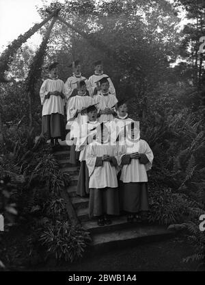 I ragazzi della Scuola di canto di Santa Maria degli Angeli , Highgate , Londra . 22 settembre 1936 Foto Stock