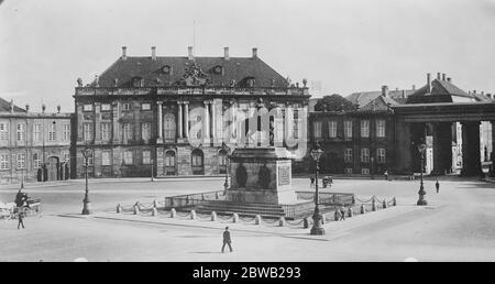 Royal Wedding ritardato fino a Castle Home è pronto il matrimonio del principe ereditario Frederik e della principessa Olga di Grecia hs è stato rinviato al Palazzo di Amalienborg, Copenaghen dove vivranno è pronto per l'occupazione 18 agosto 1922 Foto Stock