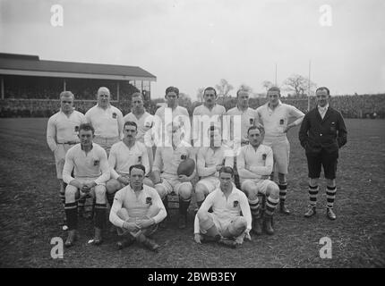 Il re al rugby internazionale a Twickenham , Londra Inghilterra contro Francia squadra inglese No Order Bevan Chantrill , Carston Catcheside , Leonard Corbett , Harold Locke , Jake Jacob , Edward Myers , Arthur Young , Reg Edwards , Alan Robson , William Luddington , Ron Cove-Smith , Wavell Wakefield ( C ) , Freddie Blakiston , Geoffrey Conway e Tom Voyce 23 febbraio 1924 Foto Stock