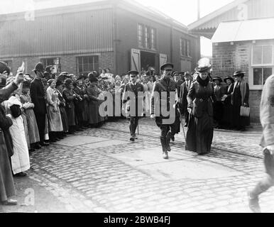 La Regina visita Woolwich porto Londra 19 ottobre 1917 Foto Stock