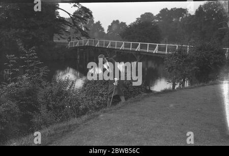 Signore Autunno quattro golf a Ranelagh . Lady Carr appena fuori dal verde . 1932 Foto Stock