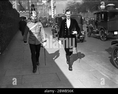 Arrivando al Levee al Palazzo di St James ; Lord Basing e MR Walkinshaw . 3 marzo 1938 Foto Stock