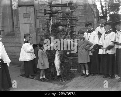 Harvest Festival alle scuole Heritage Craft , Chailey , West Sussex . 20 settembre 1936 Foto Stock