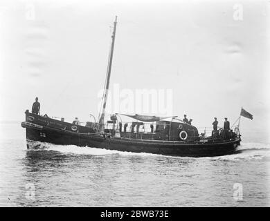 La più grande imbarcazione di salvataggio del mondo , il ' William e Kate Johnston ' , lanciata a New Brighton , Merseyside , una città balneare di Wallasey , Inghilterra . 18 settembre 1924 Foto Stock