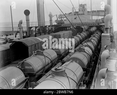 Il traghetto ferroviario di Richborough sulla costa orientale del Kent che mostra i motori a vapore trasportati . Foto Stock