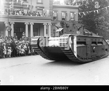 La grande vittoria marzo a Londra . Carri armati britannici in parata . 17 luglio 1919 Foto Stock