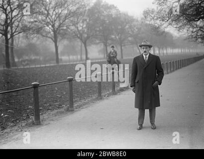 Il matrimonio di giovedì . Nella chiesa di San Giacomo , luogo spagnolo , la Signora Hermione Herbert sarà sposata con il Duca della Grazia , figlio del Principe e della Principessa di Franco campo. Nella foto è raffigurato il Duca della Grazia a Hyde Park . 4 novembre 1924 Foto Stock