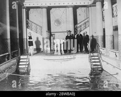 Per portare il Principe di Galles oltre l'Atlantico . La magnifica piscina sul 'RMS Berengaria', la splendida Cunarder in cui il Principe del Galles salpa sabato. 21 agosto 1924 Foto Stock