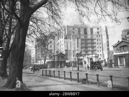 Preso per il sig. Studd , giornali illustri interni ed esterni del Dorchester Hotel 17 aprile 1931 Foto Stock