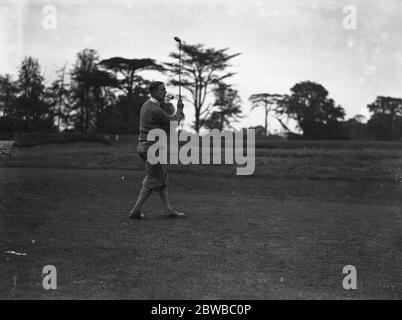 Golf giocatori di tennis su prato al Woodcote Park MR J B Gilbert Foto Stock