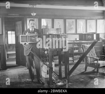 Foto scultura , notevole forma di arte nuova Foto scultura è il nome che il signor Edmunds di Brighton ha dato ad una nuova e notevole forma d'arte . Si tratta di una combinazione di fotografia e di macchine ad azionamento elettrico che produce un busto dalla fotografia dei sitters 27 aprile 1922 Foto Stock