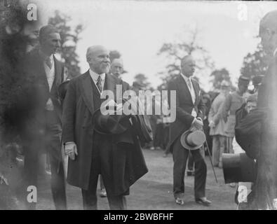 Polo al ranelagh Club , Londra Ovest . La gara anglo - Polo francese per la Verdun Challenge Cup . Nella folla è raffigurato Monsieur Raymond Poincare , statista francese . 17 giugno 1922 Foto Stock