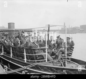 Primo viaggio fluviale della stagione per feriti 3 giugno 1918 Foto Stock