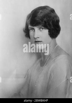 Principessa reale alla luna di miele in Inghilterra Principessa Irene di Grecia che trascorrerà parte della sua luna di miele a Londra e Harrogate . Sposerà il Duca di Puglia , figlio della Duchessa D' Aosta e cugina del Re d'Italia 5 maggio 1923 Foto Stock