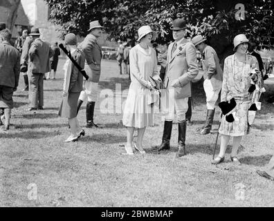 Torneo di polo della settimana Goodwood al Cowdray Park . Sig.ra Musgrave Hall e Lord Barney 1929 Foto Stock