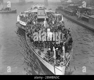 Il '' Crested Eagle ' lasciando London Bridge per Margate 22 maggio 1926 Foto Stock