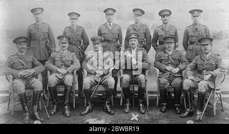 Ritiro di Sir John Foweer come comandante britannico in capo in Cina . Il Maj Gen Sir John Fowler (contrassegnato con croce) con i suoi funzionari a Hong Kong . 19 marzo 1925 Foto Stock