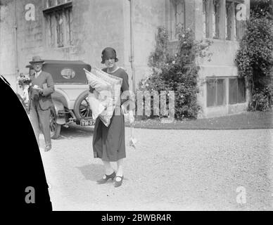 Giardino Fete nei terreni di Corsham Court . La duchessa di Beaufort fotografò dopo un tour delle bancarelle . 5 luglio 1926 Foto Stock