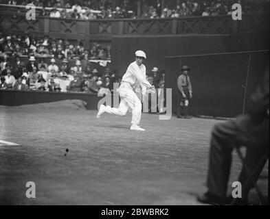 Campionati di tennis su prato a Wimbledon . Lacoste in gioco . 3 luglio 1925 Foto Stock