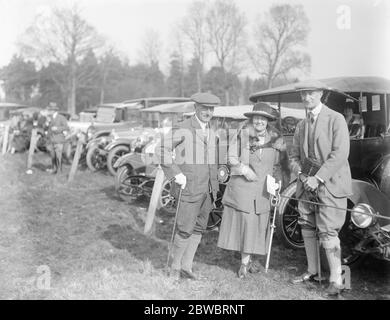 Garth caccia punto di punto a gare punto a Newlands , Arborfield . Signore e Signora Jellicoe con l'ammiraglio Bentinck . 1 aprile 1925 Foto Stock