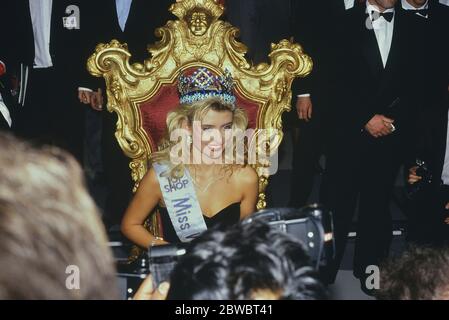 Miss mondo 1988. Linda Pétursdóttir (Regina d'Europa) dall'Islanda. Royal Albert Hall. Londra, Inghilterra, Regno Unito. 17 novembre 1988. Foto Stock