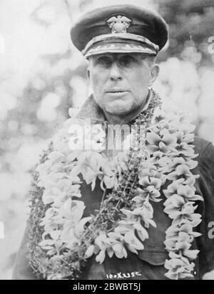 L'aereo e l'equipaggio della marina americana salvati dal sottomarino R4 Comandante John Rodgers , che comandava il volo infaticato , fotografato dopo il salvataggio 28 settembre 1925 Foto Stock