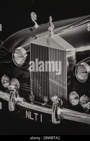 ROLLS ROYCE PHANTOM. La regina Elisabetta, la regina madre ha acquisito un Rolls-Royce Phantom V Landaulet (targa NLT 1) nel 1962 che è ora utilizzato da Charles, Principe di Galles. Inghilterra, Regno Unito. Circa anni '80 Foto Stock