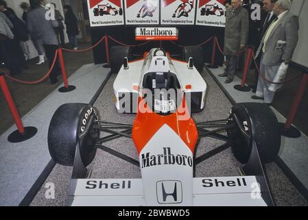 La McLaren MP4/3 o MP4/3B Formula 1 costruita e gestita dalla McLaren International durante il Campionato del mondo di Formula 1 1987 in mostra alla MOSTRA 1989. Olympia 2, Londra, Inghilterra, Regno Unito, GB. 4-8 gennaio 1989 Foto Stock