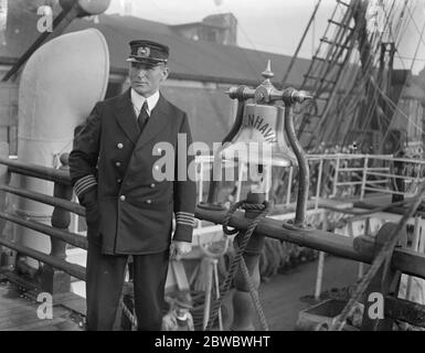 La Kobenhavn , la nave a vela più grande del mondo , nel Tamigi la Kobenhavn , la nave da addestramento della Eastern Asiatic Co , Danimarca , è arrivata nel Tamigi al largo del capitano Morensen , lo skipper , sulla nave 23 gennaio 1925 Foto Stock