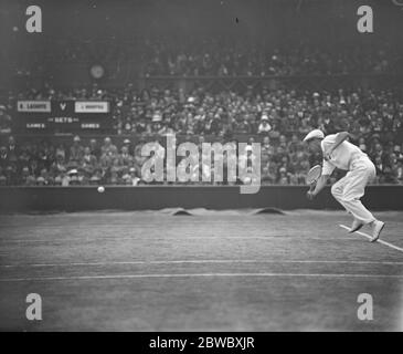 Campionati di tennis su prato a Wimbledon . Lacoste in gioco . 4 luglio 1925 Foto Stock