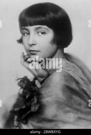 Mlle Renee Domville , eletta Beauty Queen dai suoi colleghi lavoratori nei vigneti intorno a Bordeaux . 1 dicembre 1926 Foto Stock