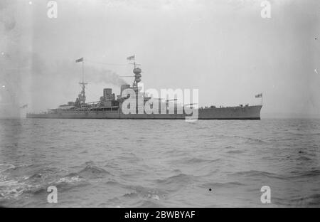 Il ritorno del Principe di Galles . HMS Repulse un famoso battlecruiser in arrivo a Portsmouth . 16 ottobre 1925 Foto Stock