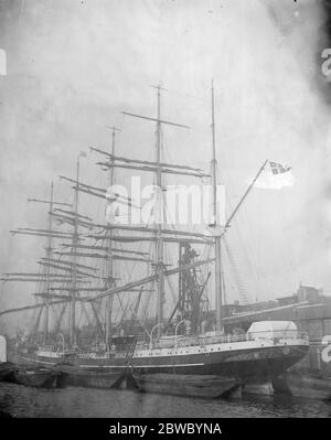 La Kobenhavn , la nave a vela più grande del mondo , nel Tamigi il 26 gennaio 1925 Foto Stock