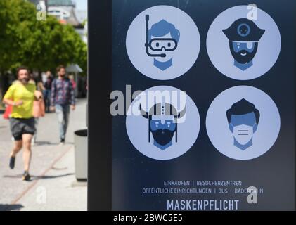 Binz, Germania. 31 maggio 2020. Un segno dell'amministrazione spa con la scritta 'Mask duty'. Credit: Stefan Sauer/dpa-Zentralbild/dpa/Alamy Live News Foto Stock