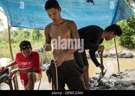 Estrazione illegale dell'oro nelle Filippine Foto Stock