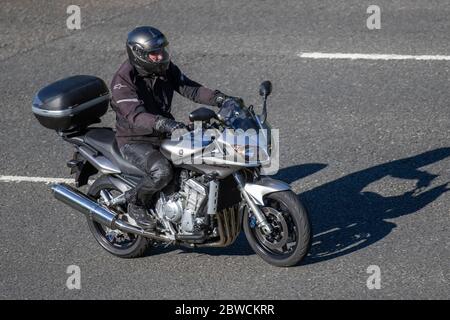 Yamaha Fazar; motociclista; trasporto a due ruote, motociclette, veicoli, strade, motociclette, motociclisti che guidano l'autostrada M6 Chorley, Regno Unito Foto Stock