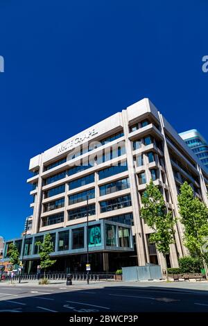 Blocco degli uffici degli anni ottanta The White Chapel Building Housing Fotografiska Photography Gallery Refurbised by Fletcher Priest Architects, London, UK Foto Stock